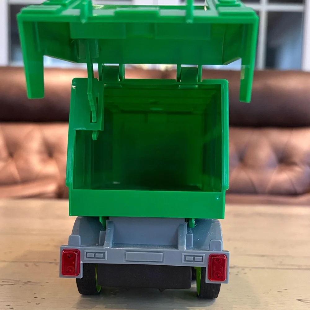 Maxx Action Lights/Sounds Revving Waste Removal Recycling Truck Toy - Picture 8 of 16